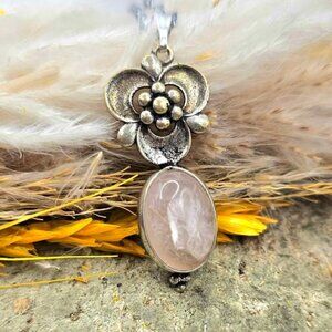 Nature Rose Quartz Silver Flower Pendant Necklace